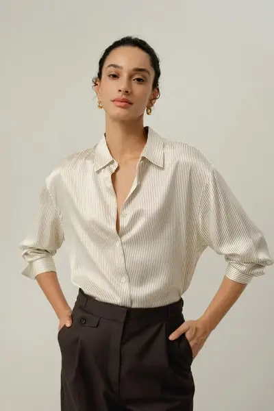 Camicia Oversize di Lusso in Charmeuse di Seta a Righe | Abbigliamento Premium EURMoca Sbiadito