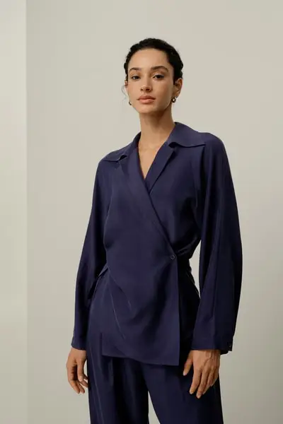 Camicia Silk Habotai Multiposizionale con Texture Simil-Camoscio EURBlu Mirtillo