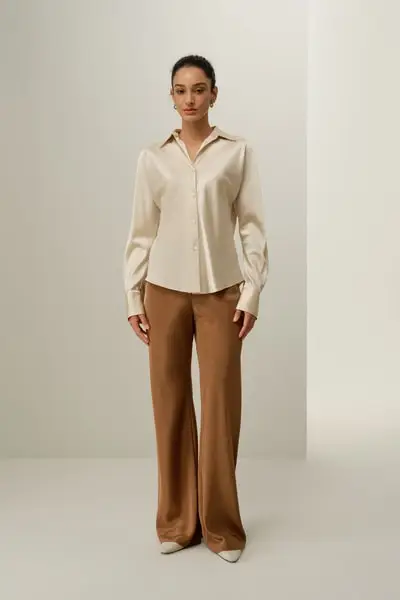 Lussuosa Camicia in Seta Taglio Bias | Camicetta Premium Lavabile da Donna EUROro di ghiaia