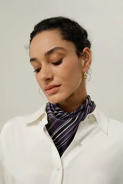 Lussuoso Foulard Quadrato in Seta Charmeuse con Audaci Righe Anni 90 EURAmetista