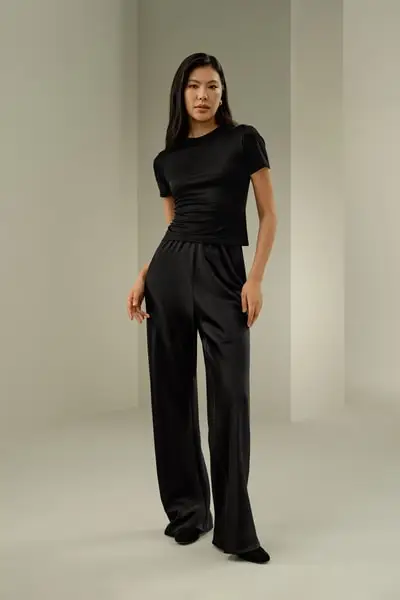 Maglietta a collo alto inSilk Jersey aderente con EURNero