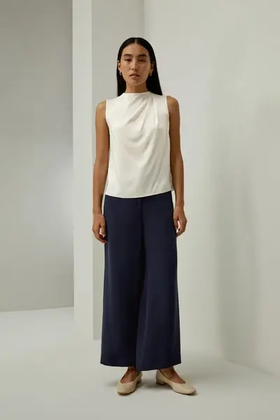 Top senza maniche in seta con spalla a pieghe EURBianco Fumo