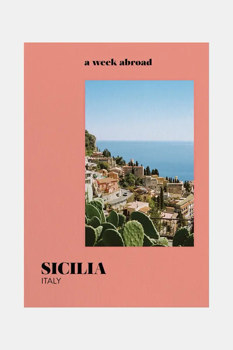 libro A Week Abroad Sicilia, English colore rosso
