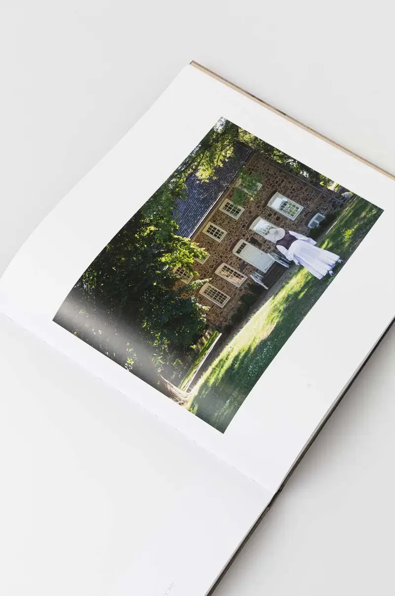 libro White Shoes by Nona Faustine, English Multicolore miniatura 2