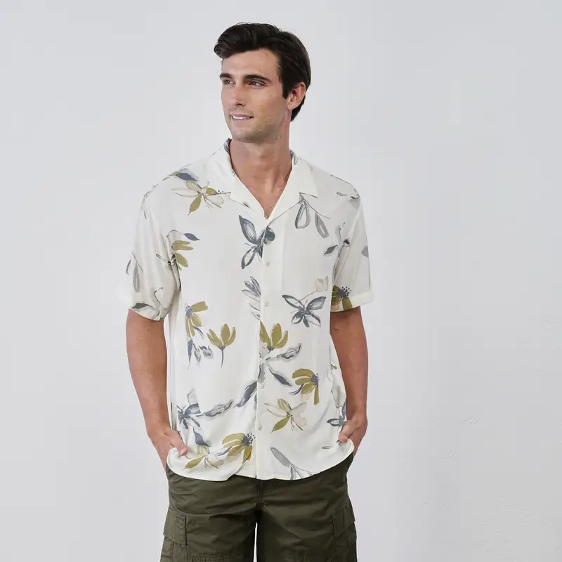 Camicia bianca da uomo in fantasia floreale