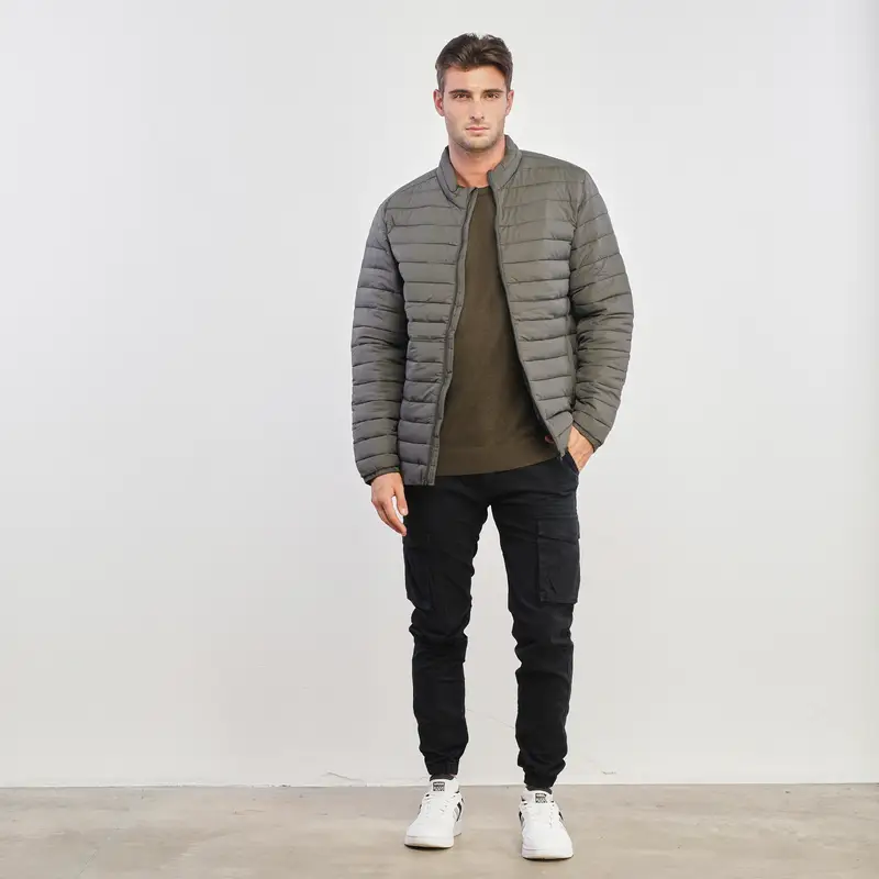 Giacca grigia imbottita trapuntata con zip