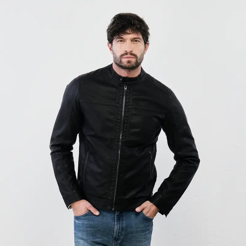 Giacca nera con tasche e zip