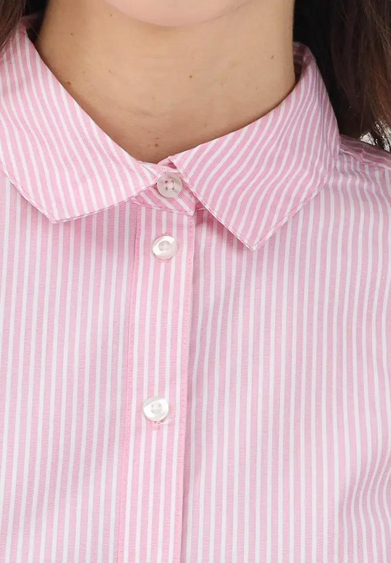 Camicia a manica lunga da donna realizzata in tessuto rosa con sottile motivo a righe miniatura 3