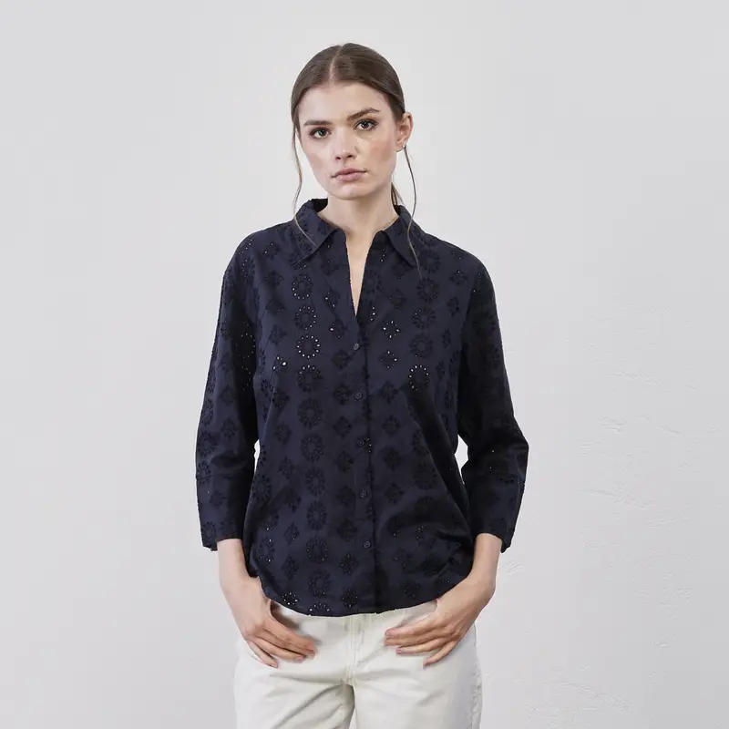 Camicia blu da donna in pizzo sangallo