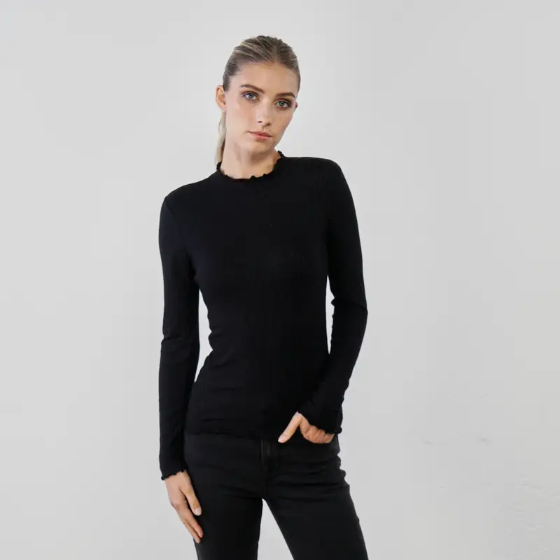 Maglia nera a lupetto con viscosa