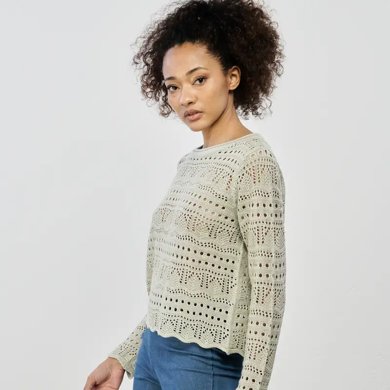 Maglia verde in tessuto traforato