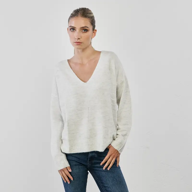 Maglioncino bianco con scollo a V