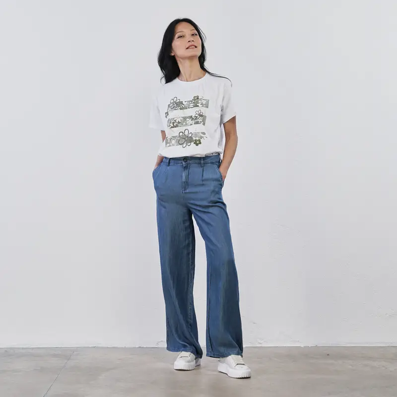 Pantaloni azzurri morbidi lunghi da donna in tessuto effetto denim