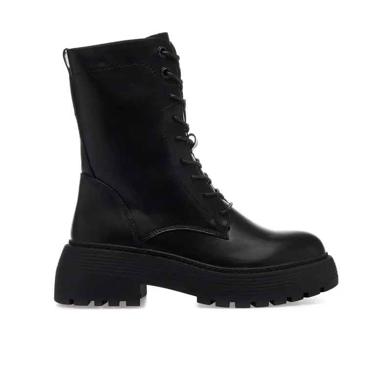 Anfibi neri con lacci e suola carrarmato e cuciture