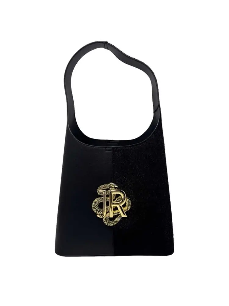 borsa nera a secchiello con logo in metallo dorato