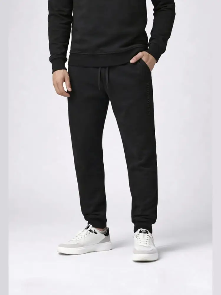 pantalone uomo nero con polsini e logo lettering laterale