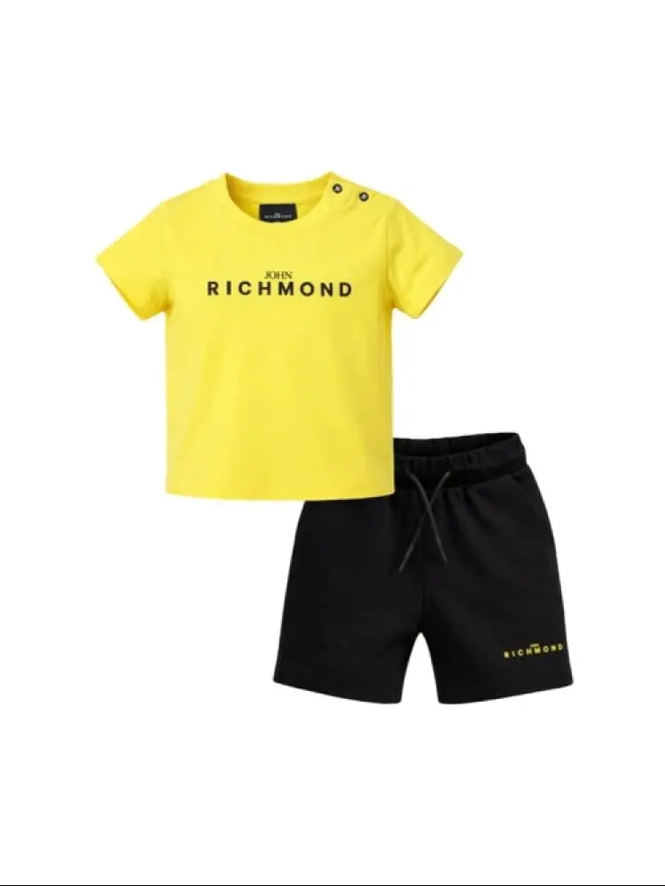 set completino infant giallo con logo lettering e short nero