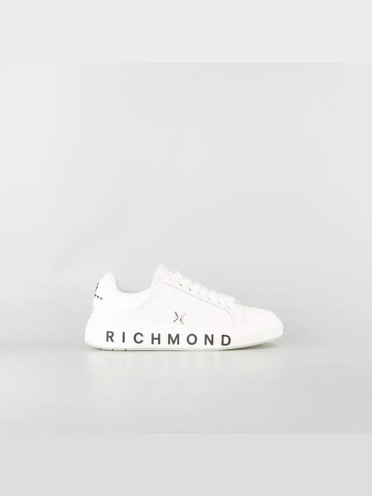 sneakers in pelle bianca con logo sulla suola