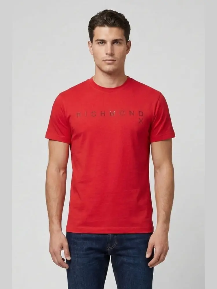t-shirt uomo rossa con logo lettering in rilievo