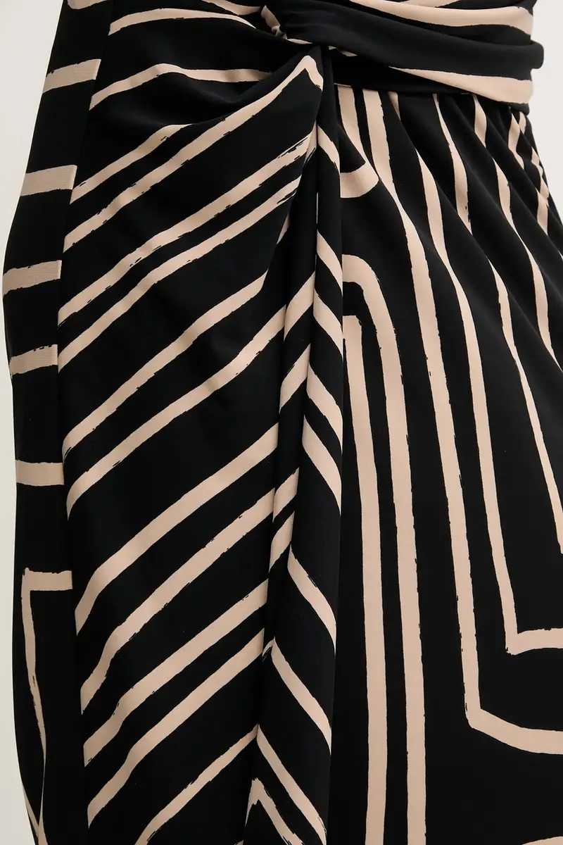 gonna colore nero 252187 miniatura 4