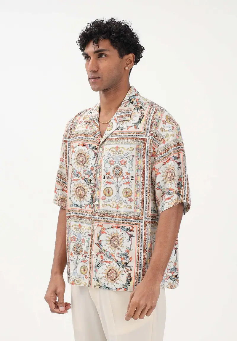 Camicia a manica corta beige da uomo con stampa decorativa