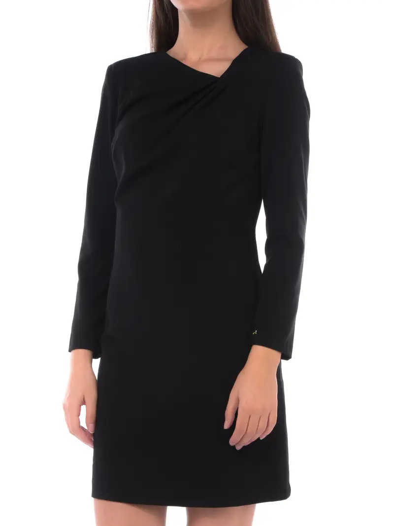 abito corto da donna Kaos in tessuto tecnico con drappeggio NERO