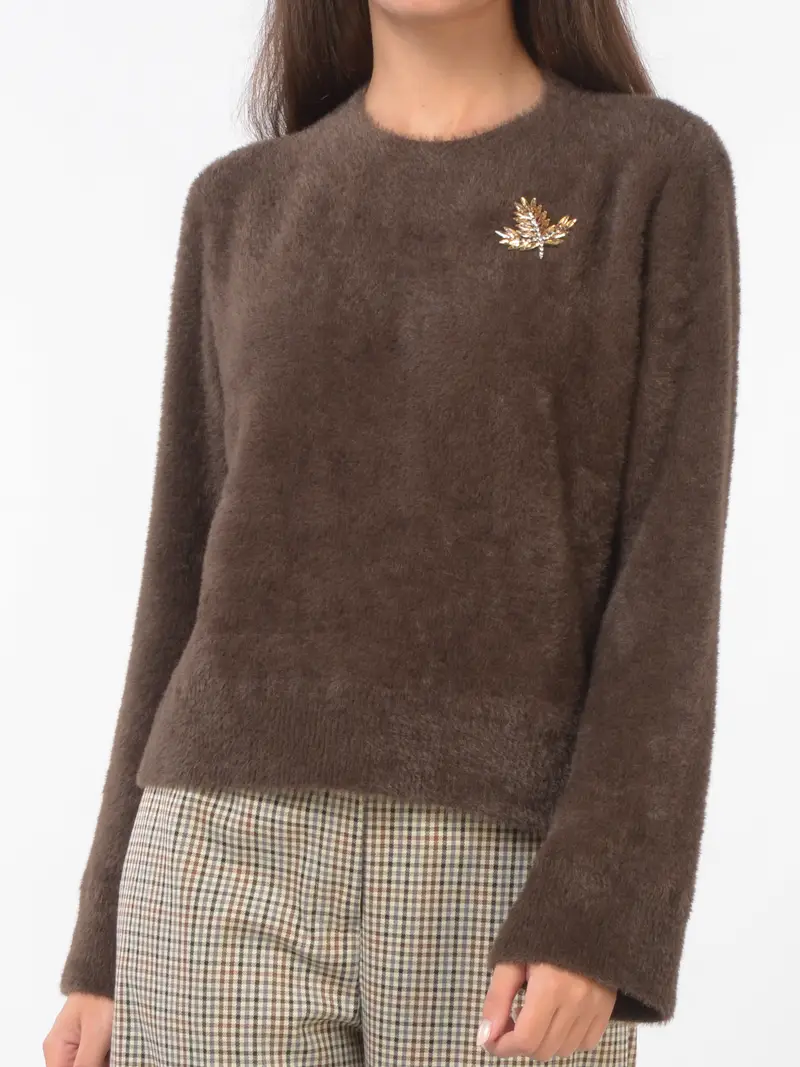 maglia da donna Kaos Jeans effetto peluche con spilla gioiello MARRON