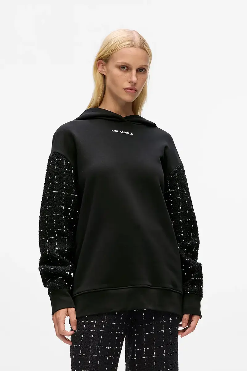 felpa con lana colore nero con cappuccio con applicazione A4W20064