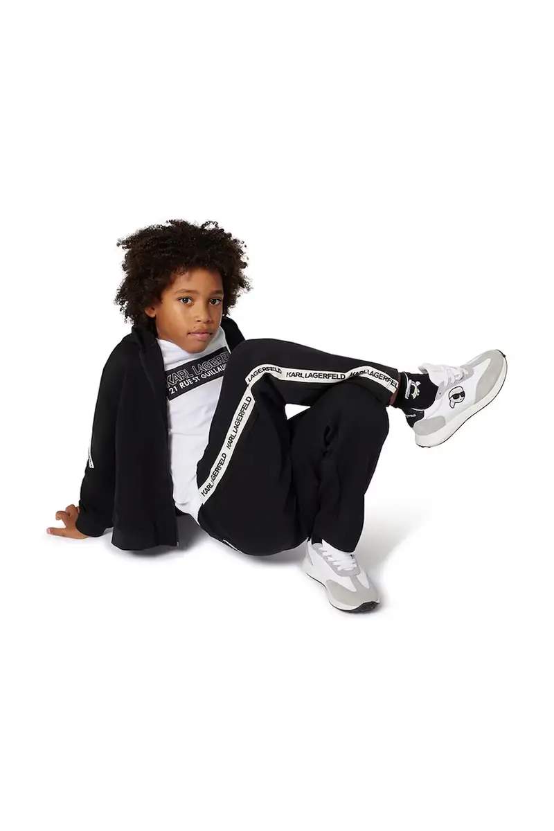 felpa per bambini colore nero con cappuccio con applicazione Z30641