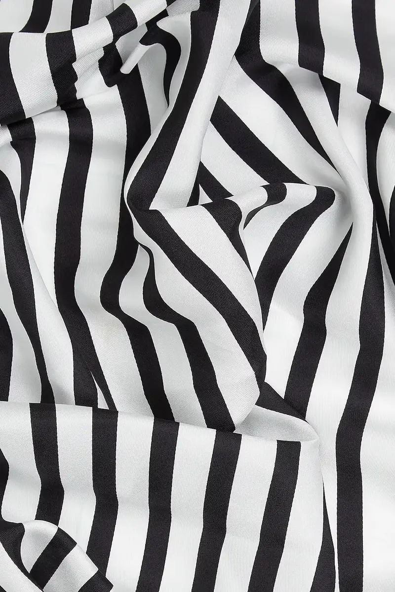 scialle in seta donna colore nero A2W33074 miniatura 3