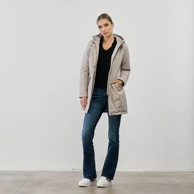 Giacca beige con zip, tasconi e cappuccio