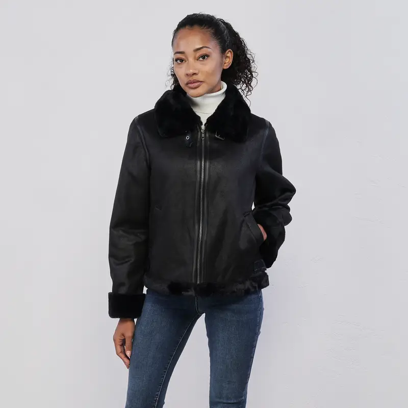 Giacca corta nera modello montone da donna con tasche