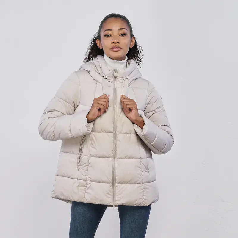 Piumino bianco oversize da donna con cappuccio