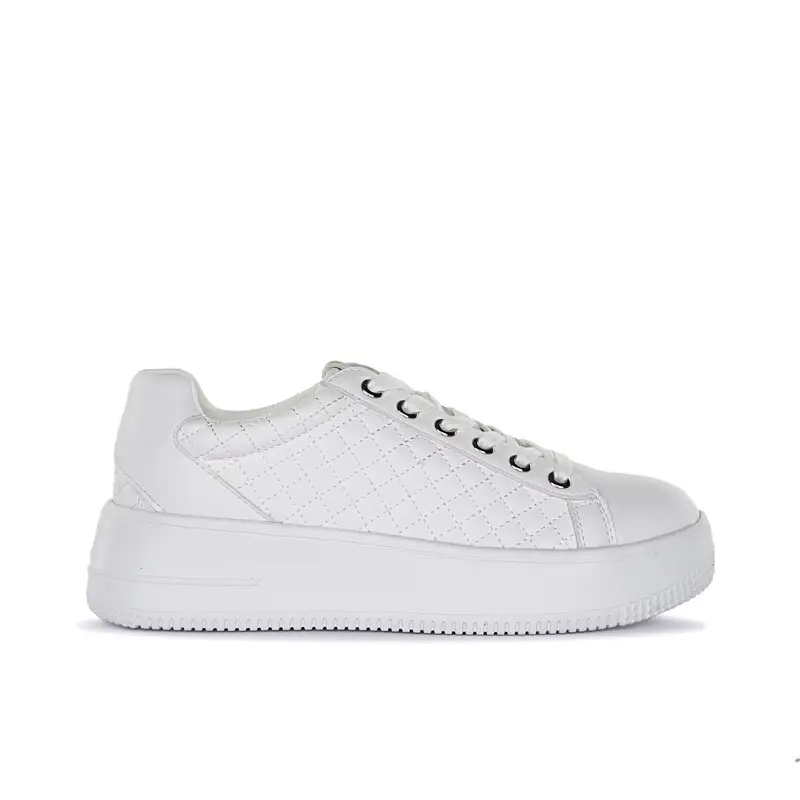Sneakers beige effetto trapuntato con suola platform