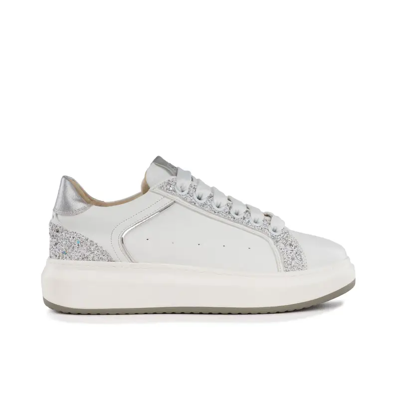 Sneakers bianche con dettagli glitter