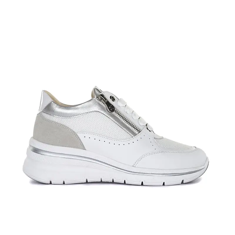 Sneakers bianche con logo laterale e suola zeppa