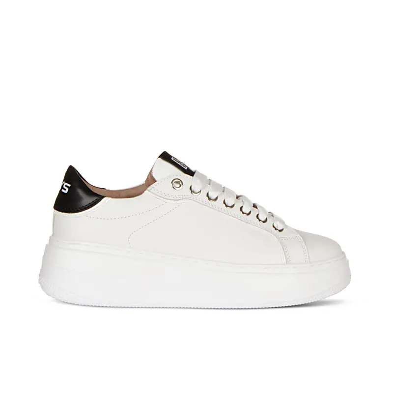 Sneakers bianche con suola platform e logo posteriore