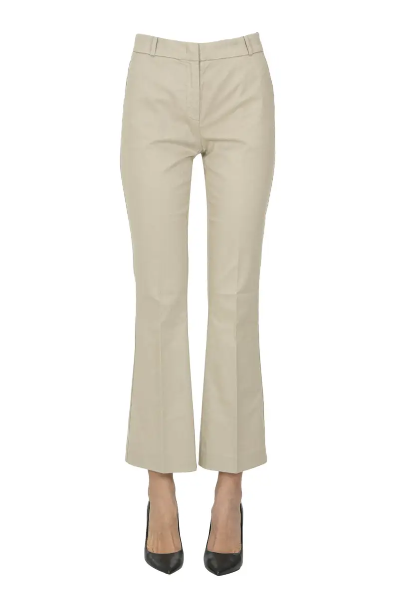 Pantaloni a trombetta