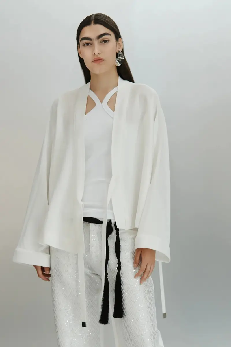 Kimono corto con lacci gesso