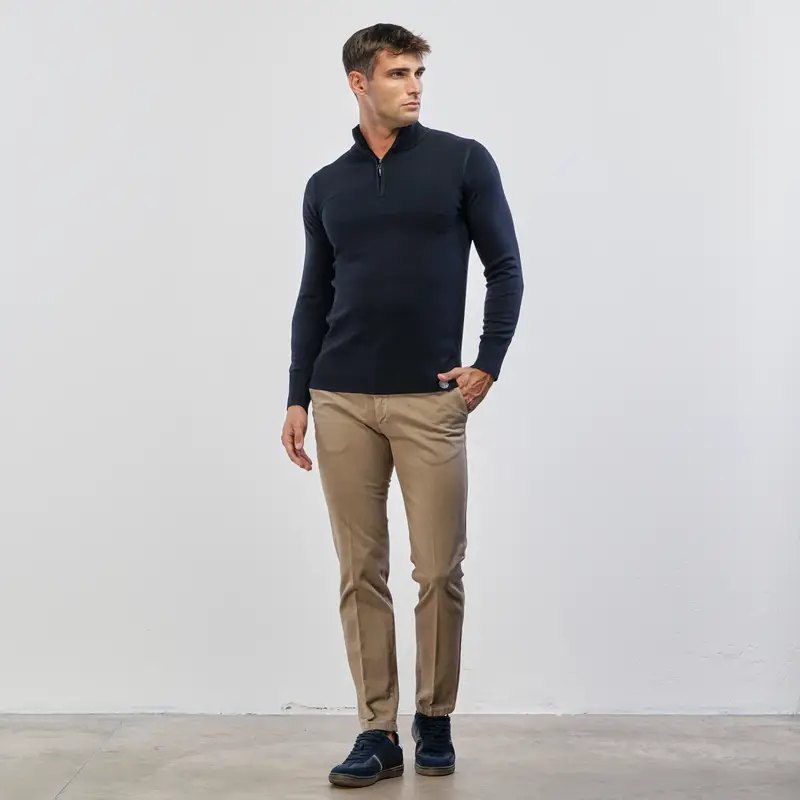 Pantaloni beige in cotone con tasche