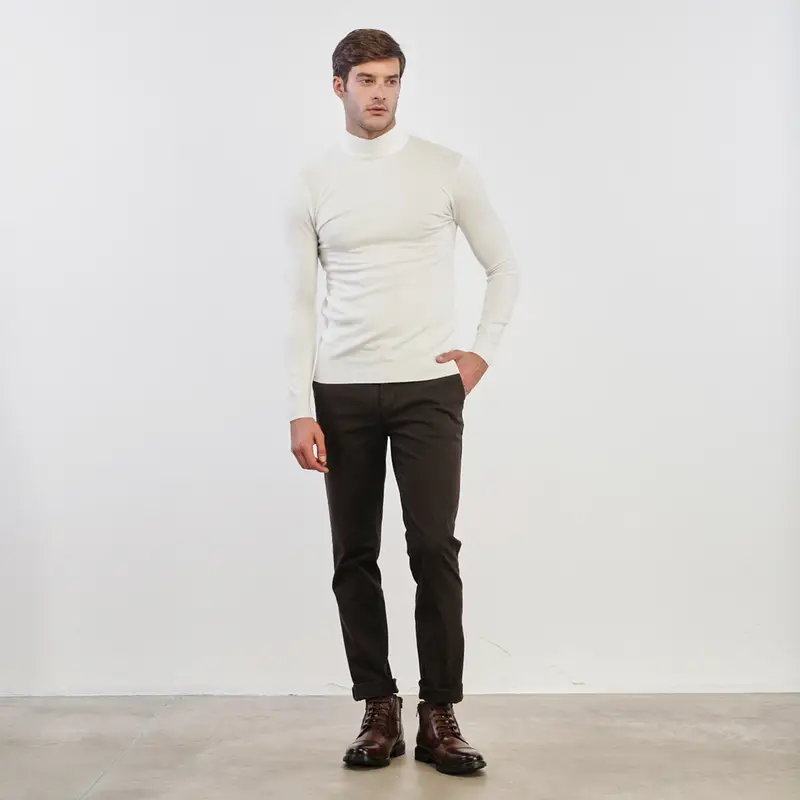 Pantaloni marroni con tasche