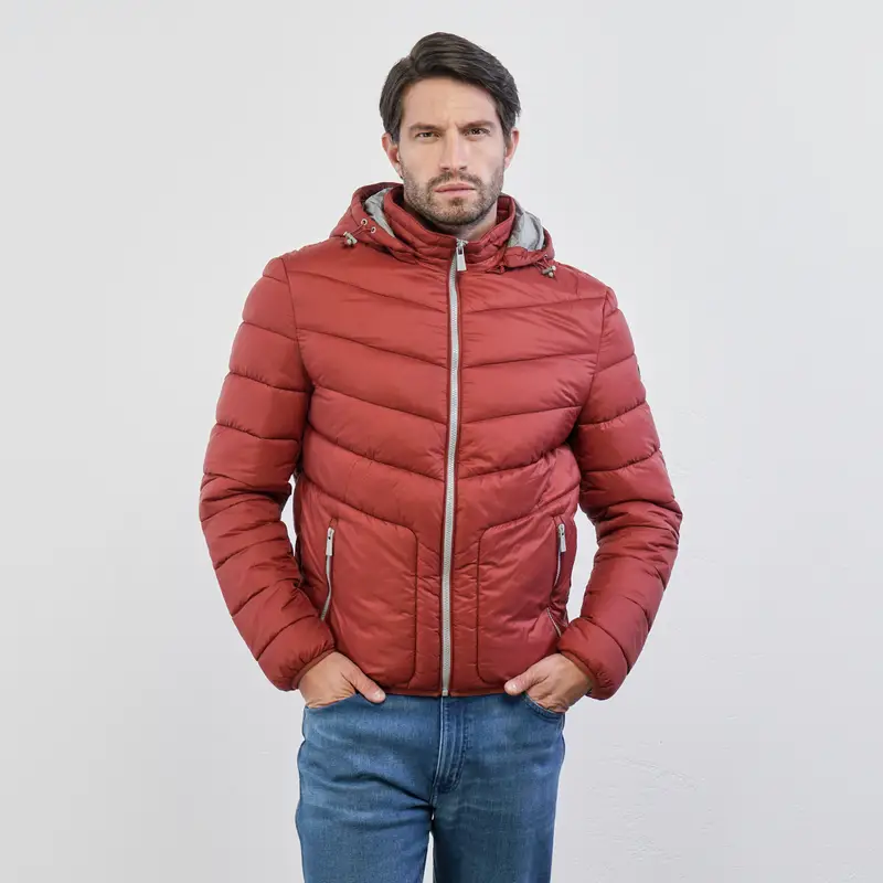 Piumino rosso da uomo con zip e cappuccio