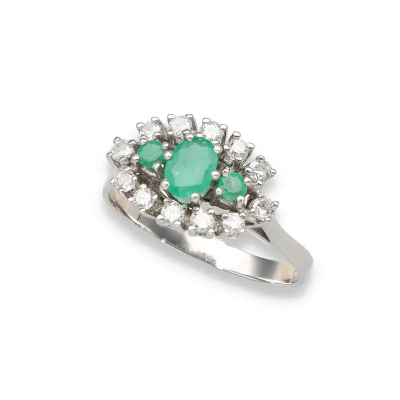 Anello in oro bianco diamanti e smeraldi miniatura 3