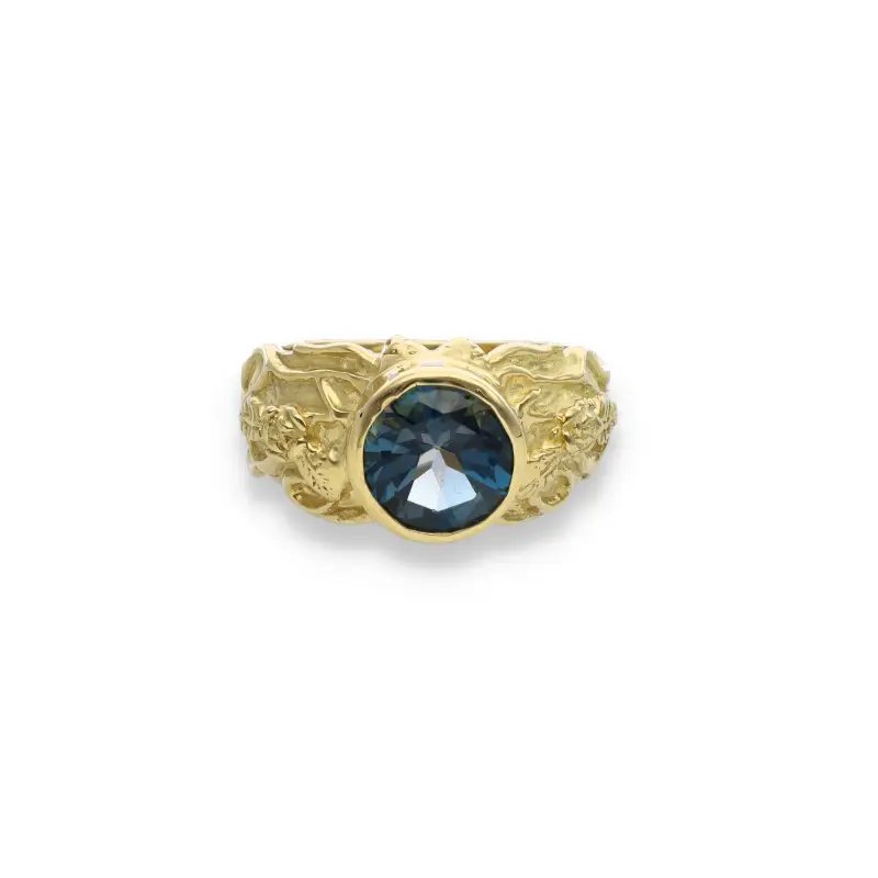 Anello in oro giallo 18kt con topazio azzurro