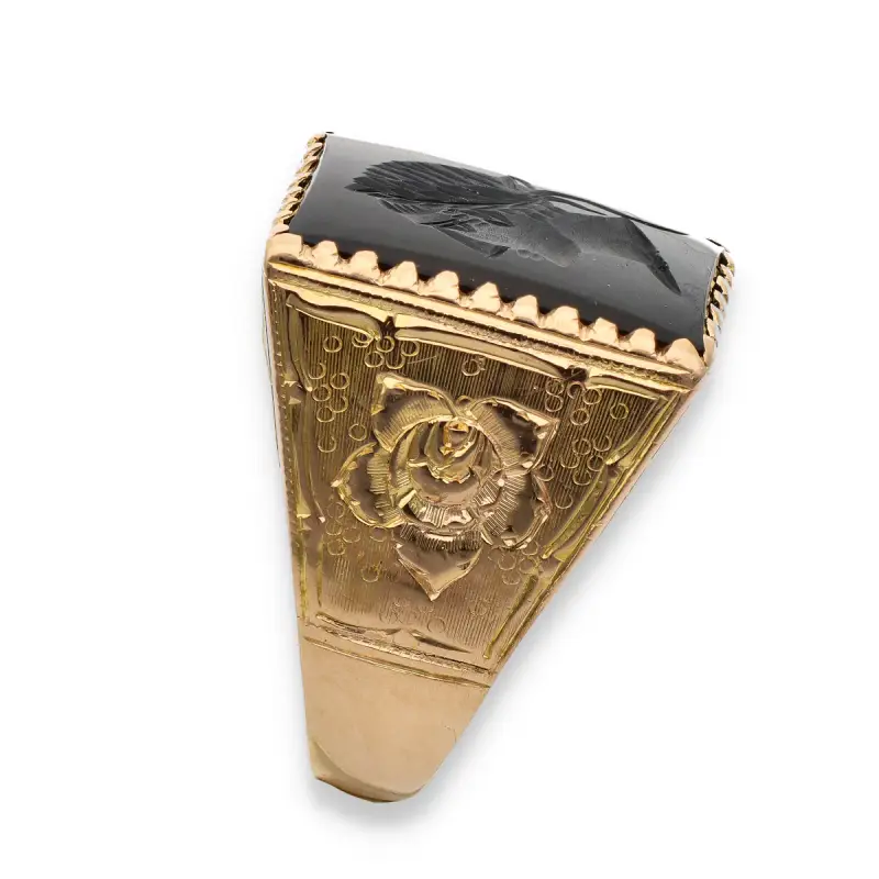 Anello maschile oro giallo con onice disegnato miniatura 3