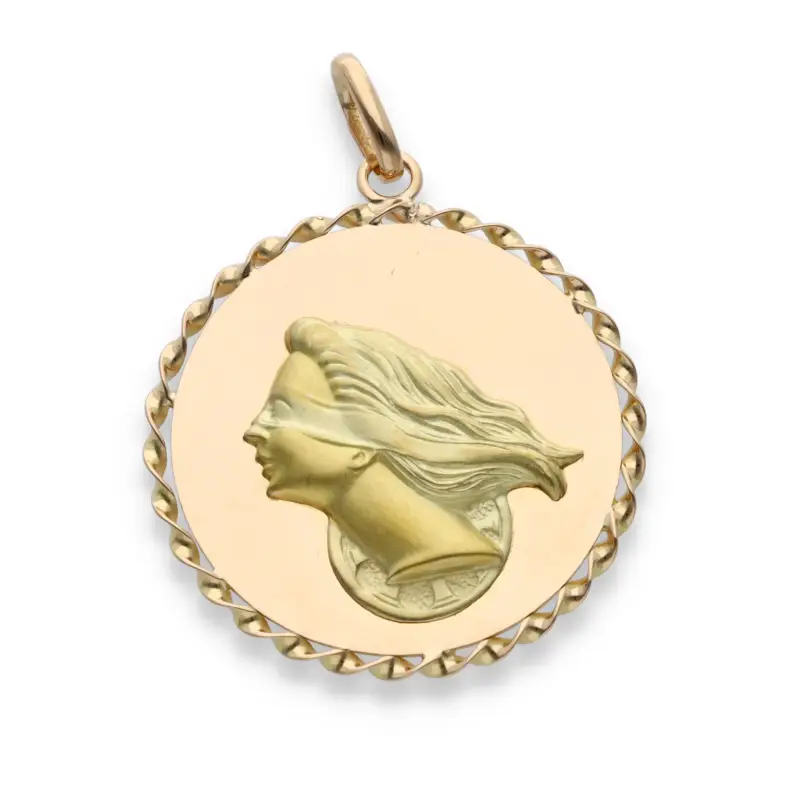 Ciondolo tondo in oro giallo 18kt con dea bendata
