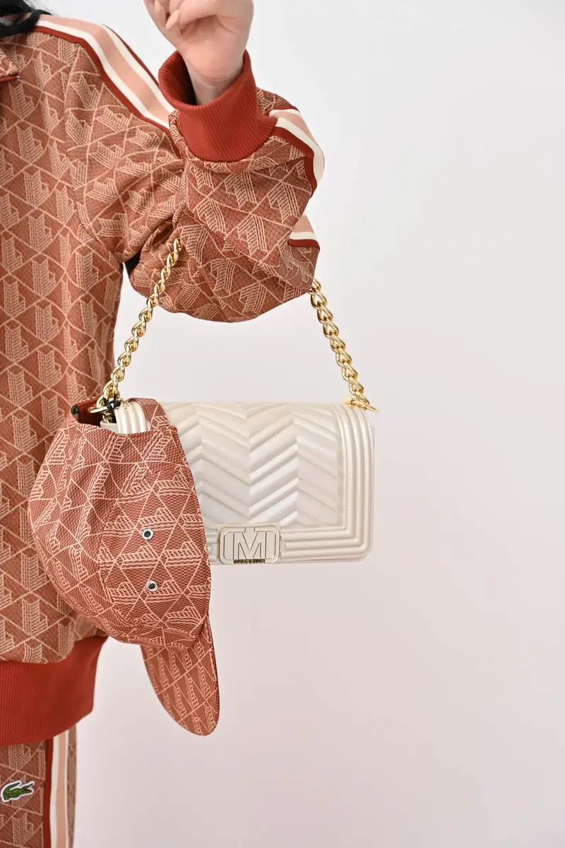 LACOSTE Cappello con visiera marrone chiaro per uomo e donna caratterizzato da stampa monogram miniatura 3