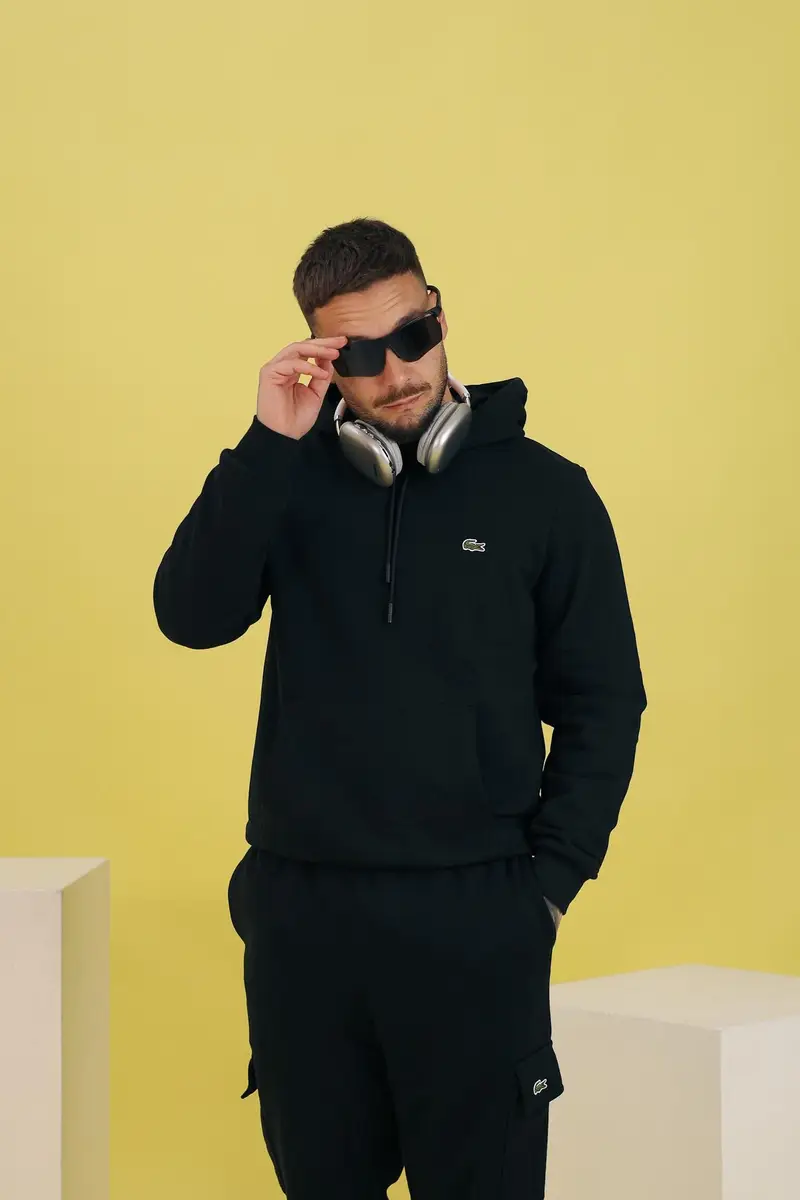 LACOSTE Felpa con cappuccio nera per uomo e donna rifinita da patch logo miniatura 3