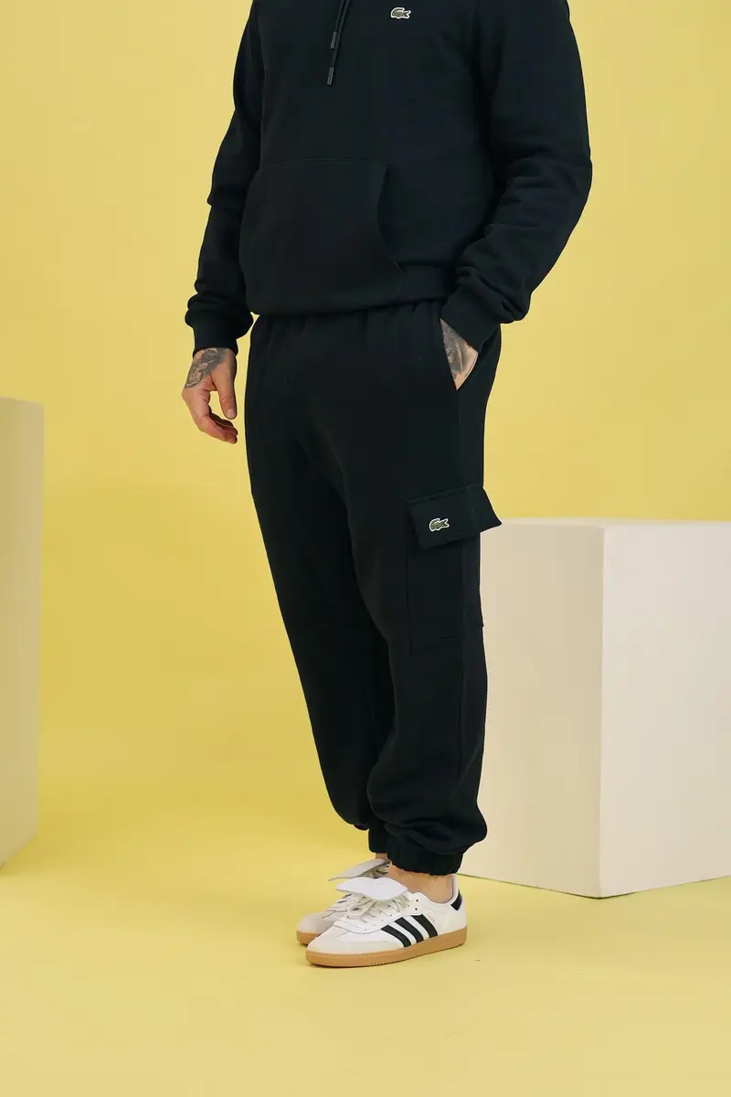 LACOSTE Pantalone sportivo cargo nero per uomo e donna miniatura 3