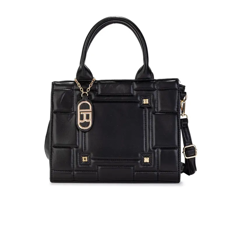 Bauletto nero rigido con tracolla e charm logo oro